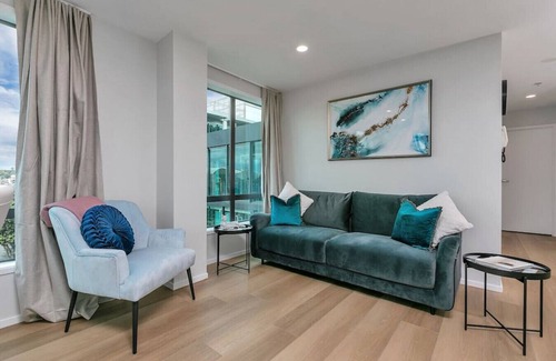 Auckland Central Business District Apartment | Your Renovated Retreat + CP