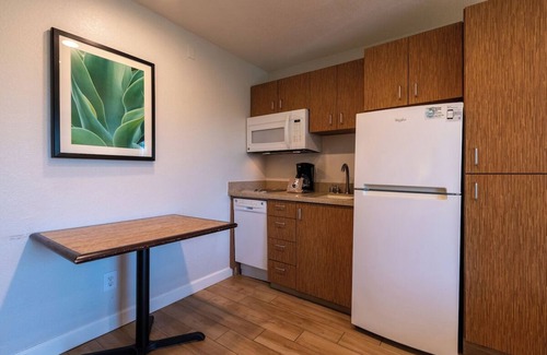 San Clemente Hotel | Your San Clemente Studio Escape! Outdoor Swimming Pool!
