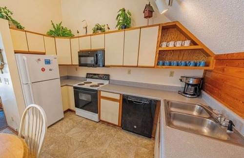 Waves House | Your ultimate Outer Banks retreat: fishing, beach fun, and scenic adventures.