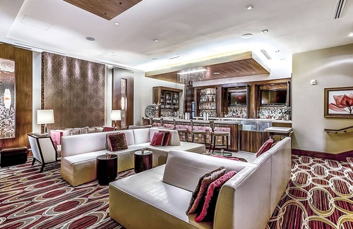 Northeast Virginia Beach Hotel | Your Ultimate Virginia Beach Getaway! Swimming Pool, Kitchenette!
