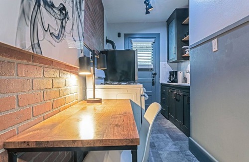 Hyde Park Apartment | Your Westheimer Dream House! Sleep 18/8BR/4BA/4PA