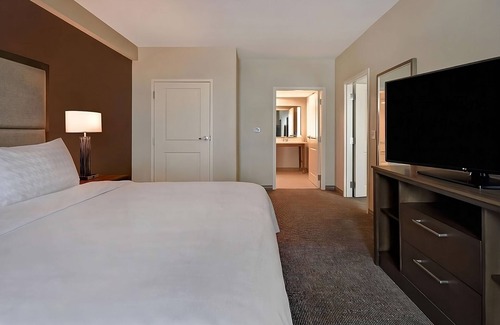 Florida Central Atlantic Coast Hotel | Your Winter Garden Oasis! Swimming Pool, Full KItchen, Pets Allowed!