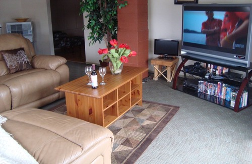 East Kootenay Apartment | * Ypcfitness & Accomodations *