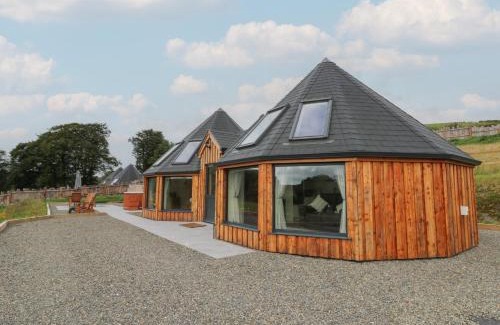 Cribyn House | Yr Awen