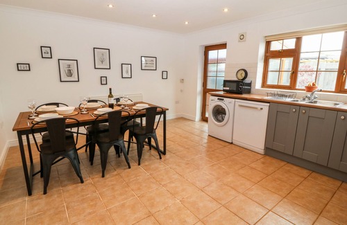Cemaes Bay Cottage | YR HEN EFAIL, family friendly, country holiday cottage in Cemaes Bay