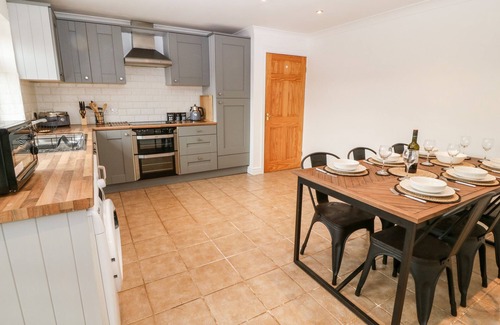 Cemaes Bay Cottage | YR HEN EFAIL, family friendly, country holiday cottage in Cemaes Bay