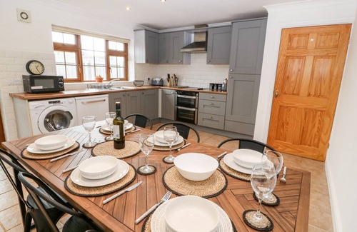 Cemaes Bay Cottage | YR HEN EFAIL, family friendly, country holiday cottage in Cemaes Bay
