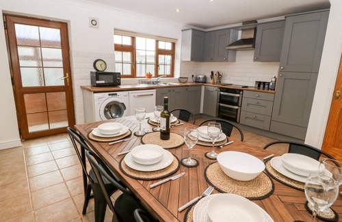 Cemaes Bay Cottage | YR HEN EFAIL, family friendly, country holiday cottage in Cemaes Bay