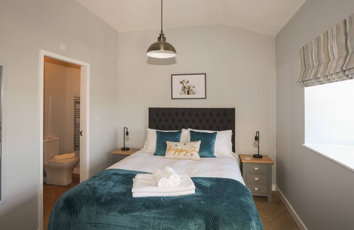 Bryngwran Cottage | YR HEN LAETHDY, pet friendly, character holiday cottage in Rhosneigr