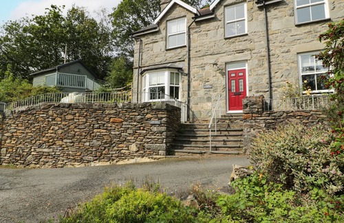 Bontddu Cottage | YR HEN SWYDDFA BOST, family friendly, with open fire in Barmouth