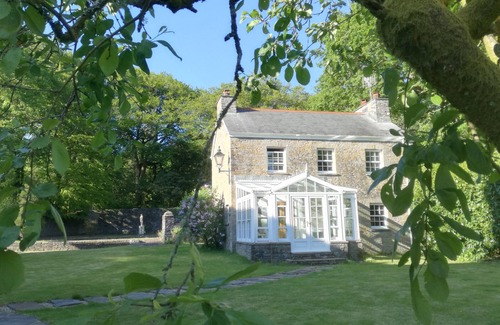 Margam Cottage | Yr Hen Ysgol - historic cottage in grounds of manor house