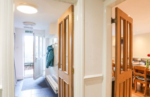 Bangor House | YR OCAR, pet friendly, character holiday cottage in Bethesda