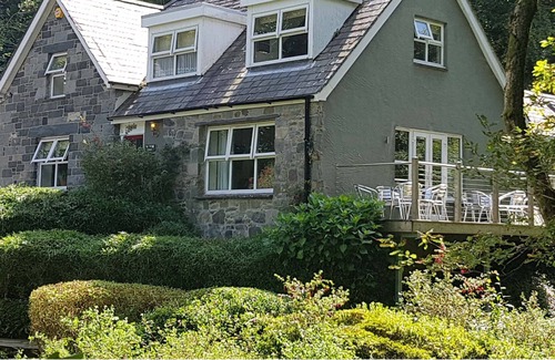 Bangor House | YR OCAR, pet friendly, character holiday cottage in Bethesda
