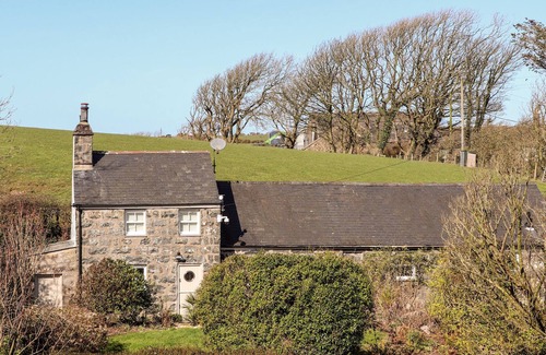 Garn Fadryn Cottage | YSGOLDY, pet friendly, character holiday cottage in Sarn Meyllteyrn