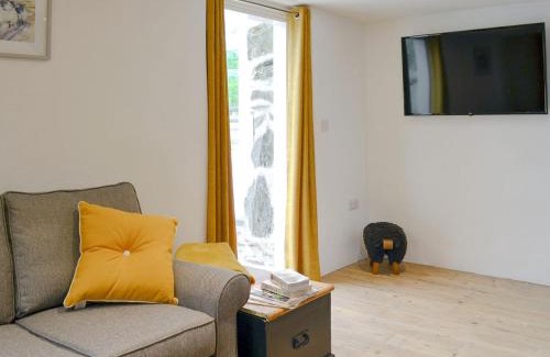 Mawddwy House | Ysgoldy Salem