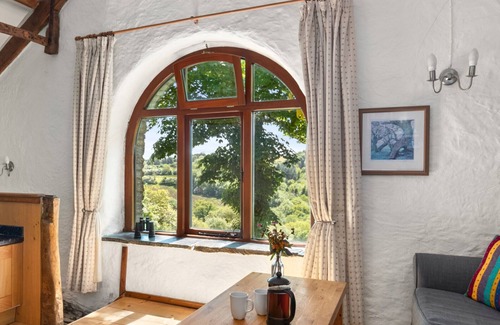 Whitland House | Ysgubor Isaf - Two Bedroom House, Sleeps 3