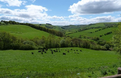 Brecon House | Ysgubor y Mynydd - Three Bedroom House, Sleeps 8