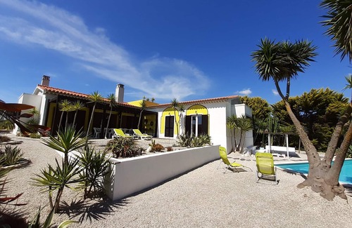 Santana House | Yuccas House