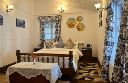 Darjeeling House | YuleTea Retreat A Premium Heritage Hotel