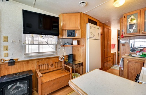 Yuma House | Yuma Getaway w/Pool Access, 5 Mi to Lutes Casino!