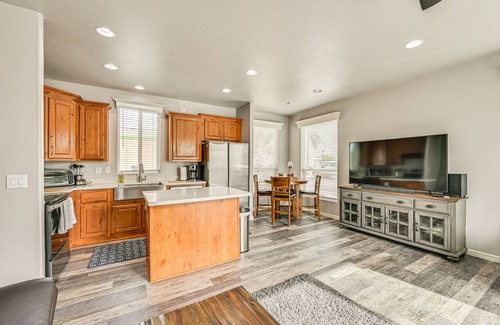 Yuma House | Yuma Home w/Fire Pit & Outdoor Community Pool!
