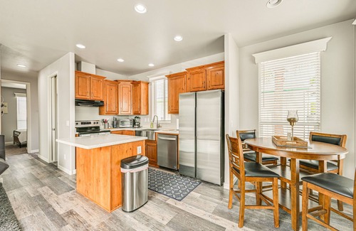 Yuma House | Yuma Home w/Fire Pit & Outdoor Community Pool!