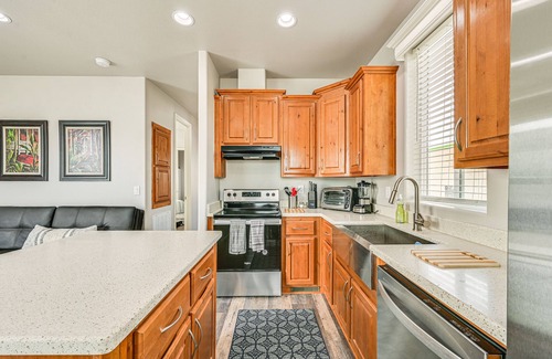 Yuma House | Yuma Home w/Fire Pit & Outdoor Community Pool!