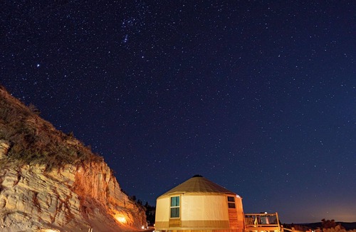 Orderville House | Yurt Overlook w/sunset view between Zion & Bryce