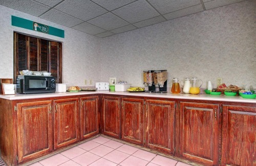 Baxley Hotel | YurZzz Inn