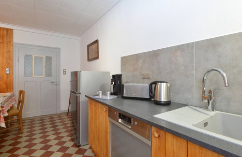 Horbourg-Wihr Apartment | Yvonne-Apartment-Family-Ensuite-Courtyard view