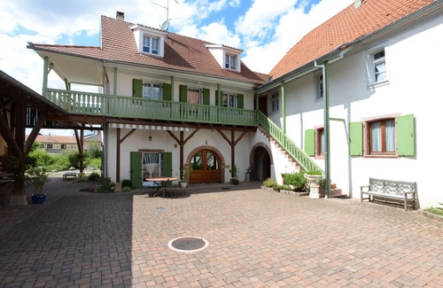 Horbourg-Wihr Apartment | Yvonne-Apartment-Family-Ensuite-Courtyard view