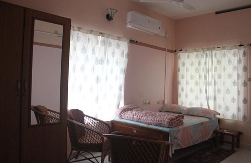 Thiruvananthapuram Bed & Breakfast | Zaatvm: Spacious room with private balcony at Sasthamangalam - only for families and solo women travellers