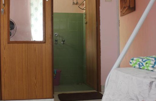 Thiruvananthapuram Bed & Breakfast | Zaatvm: Youthful room in a 3-room home, Sasthamangalam - only for families and solo women travellers