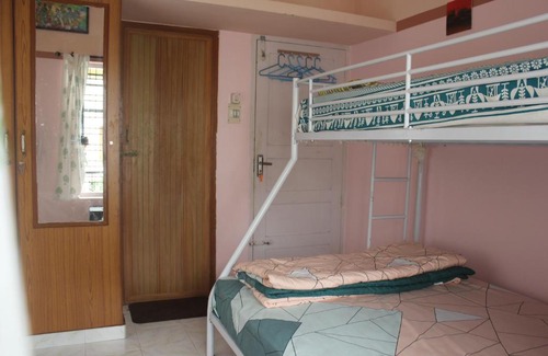 Thiruvananthapuram Bed & Breakfast | Zaatvm: Youthful room in a 3-room home, Sasthamangalam - only for families and solo women travellers