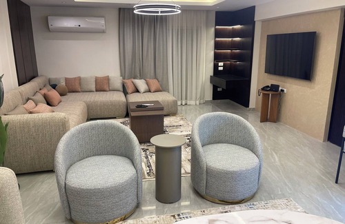 Al Duqqi Apartment | Zahir - 701