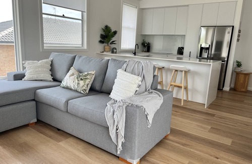 Anna Bay Apartment | Zala - Beautiful Ocean side views & summer coastal vibes 🌊☀️