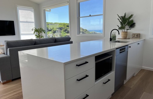 Anna Bay Apartment | Zala - Beautiful Ocean side views & summer coastal vibes 🌊☀️