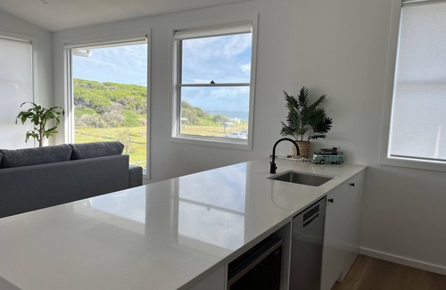 Anna Bay Apartment | Zala - Beautiful Ocean side views & summer coastal vibes 🌊☀️