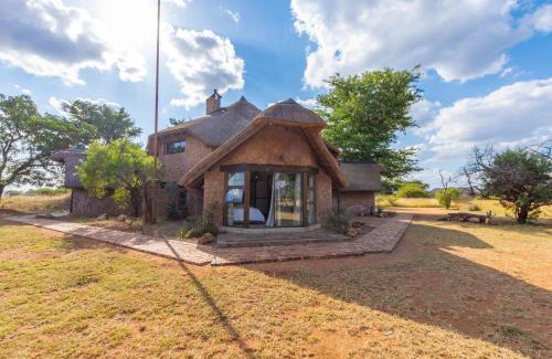 Leeupoort House | Zebula 4-bedroom, 12 sleeper - 63