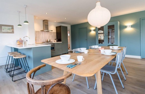 Ballum House | Zeekraal is a renovated house on Roosdunen (Ballum) near the forest and outdoor swimming pool.