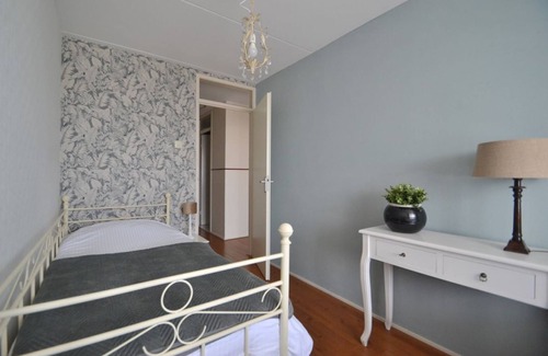 Municipality of Katwijk Apartment | Zeer ruim vakantiehuis, in centrum van Katwijk aan Zee, 100 meter van zee, strand, boulevard