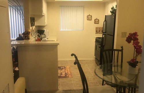 Wilshire Center Apartment | Zen 1 bedroom near Wilshire and Vermont