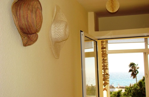 Sitio de Calahonda Apartment | ZEN BEACH- 200m beach- WiFi by Fiber Optic- A/C-Pool- Community Garden