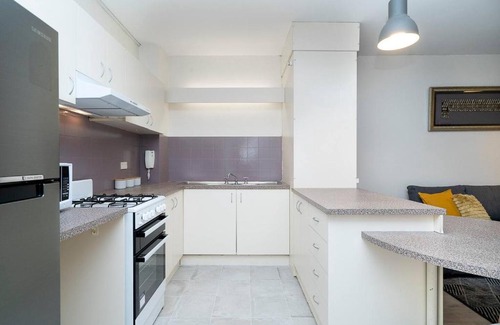 Chippendale Apartment | 'Zen Boutique' A Well-connected Studio with Parking