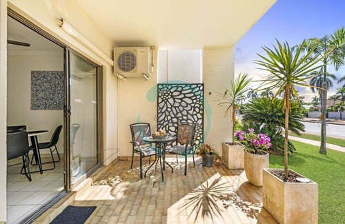 Brinkin Apartment | Zen by the Coast: 2-BR Cozy Retreat Near Uni/Shops