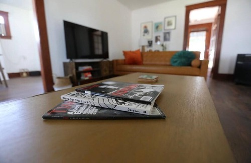 Hanford House | ZEN DEN Entire home to relax and enjoy the earthy feels..