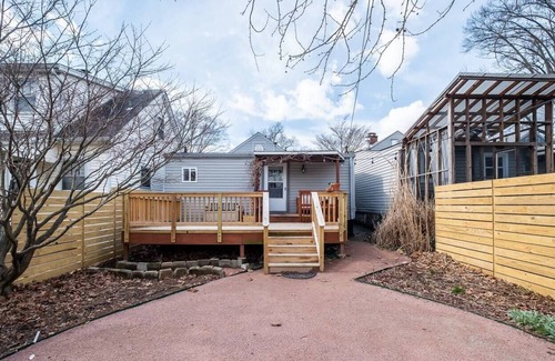 Germantown House | Zen Den in Heart of Louisville Great Backyard!