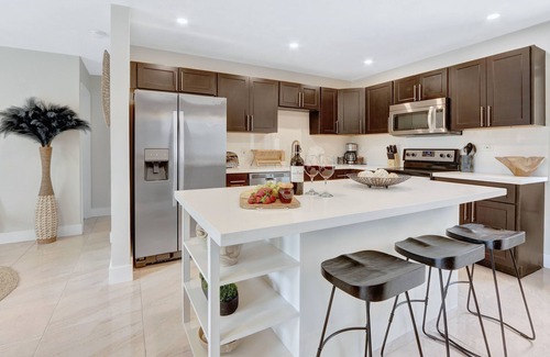 Middle River Terrace House | Zen Den: Wilton Manors, Heated Pool, Work Friendly, Near Beach