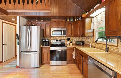 Albrightsville Cabin | Zen Escape : Game Room : Hot Tub