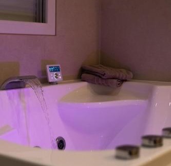 Moulins Apartment | Zen et Romantique Room - Harmonie